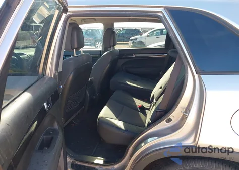 2013 Kia Sorento Lx V6 z USA, uszkodzony, nr VIN 5XYKTDA29DG410996